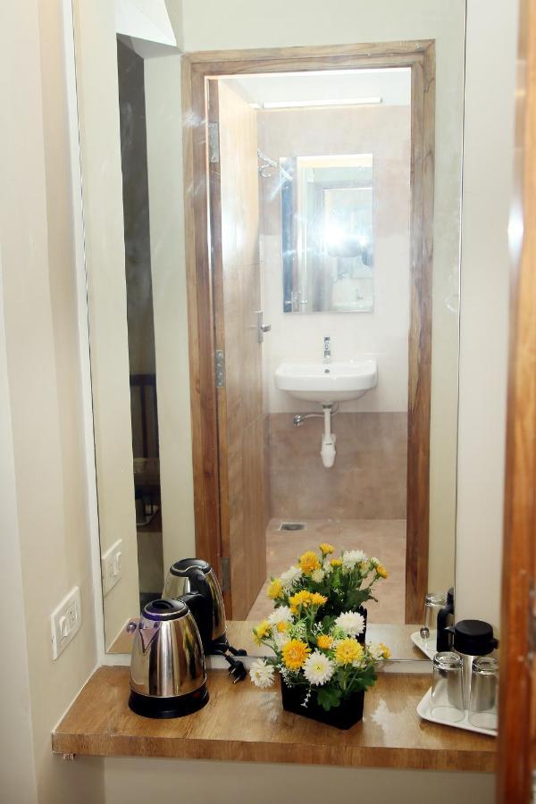Apollo Court Hotel Chennai Luaran gambar