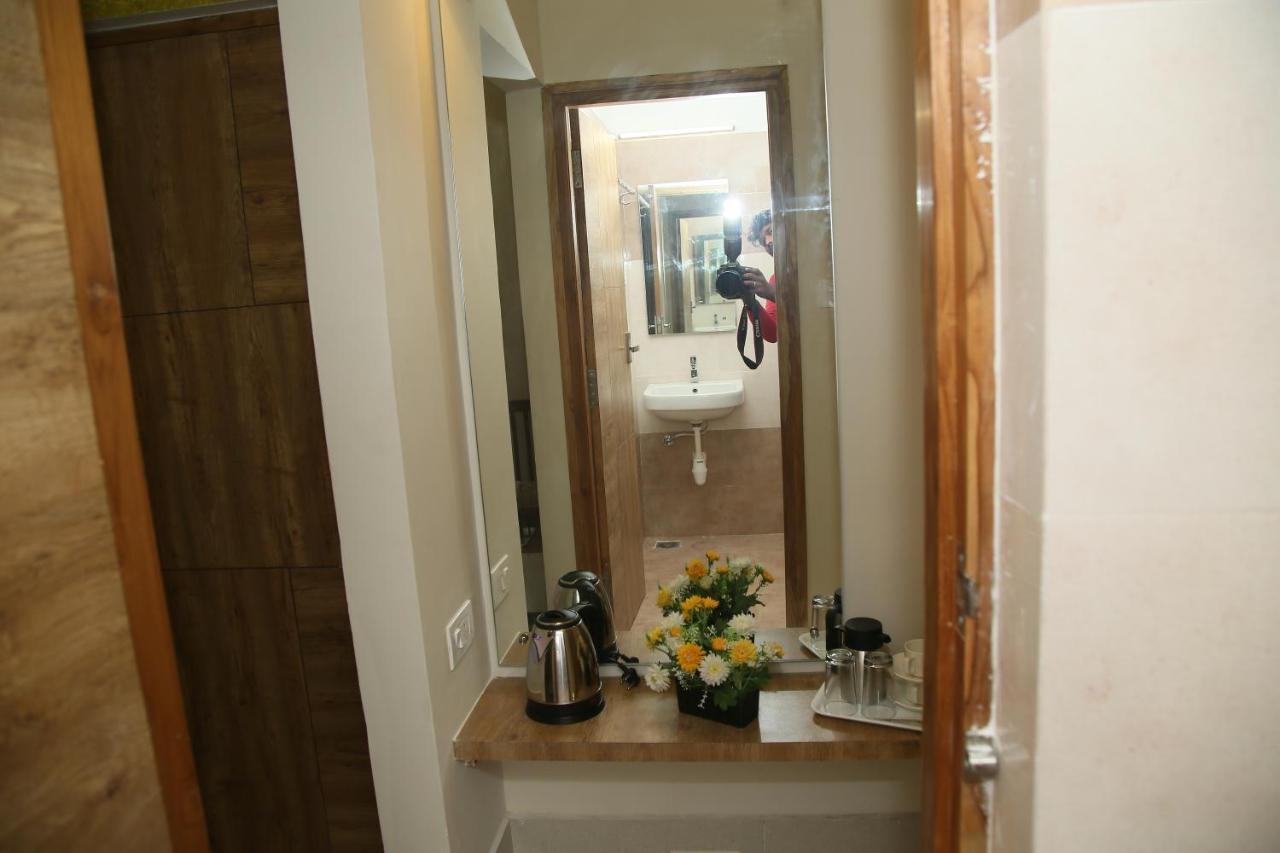 Apollo Court Hotel Chennai Luaran gambar