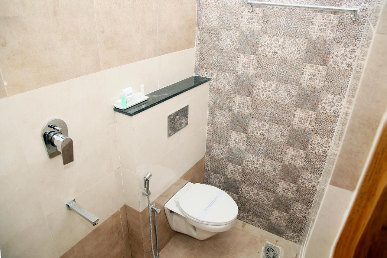 Apollo Court Hotel Chennai Luaran gambar