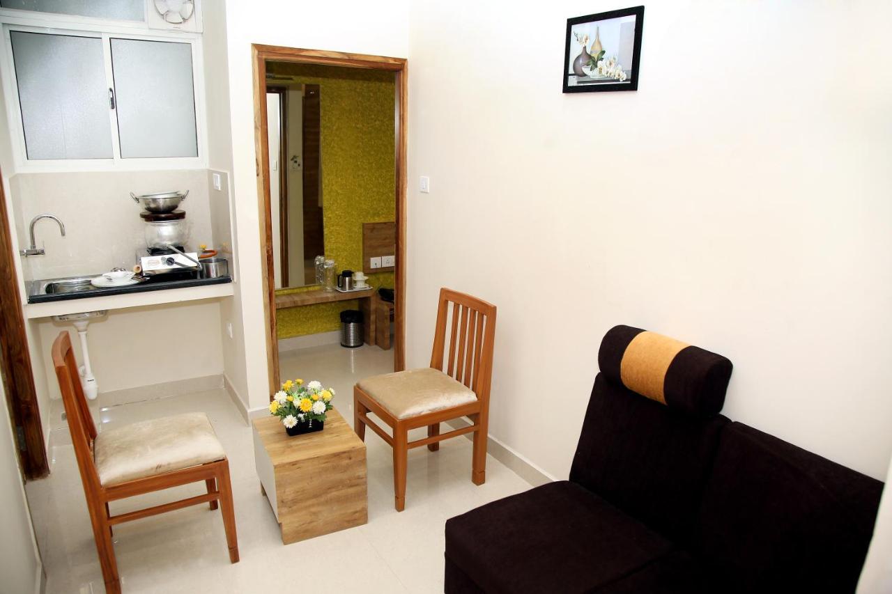 Apollo Court Hotel Chennai Luaran gambar